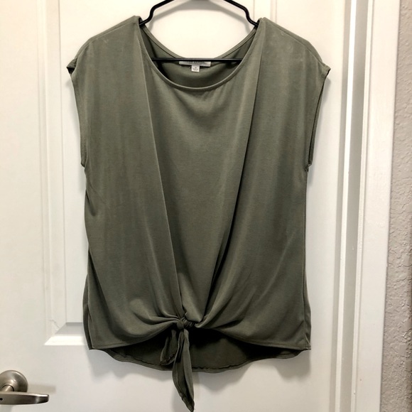 Tops - 💚SOLD Olive green tie waist top